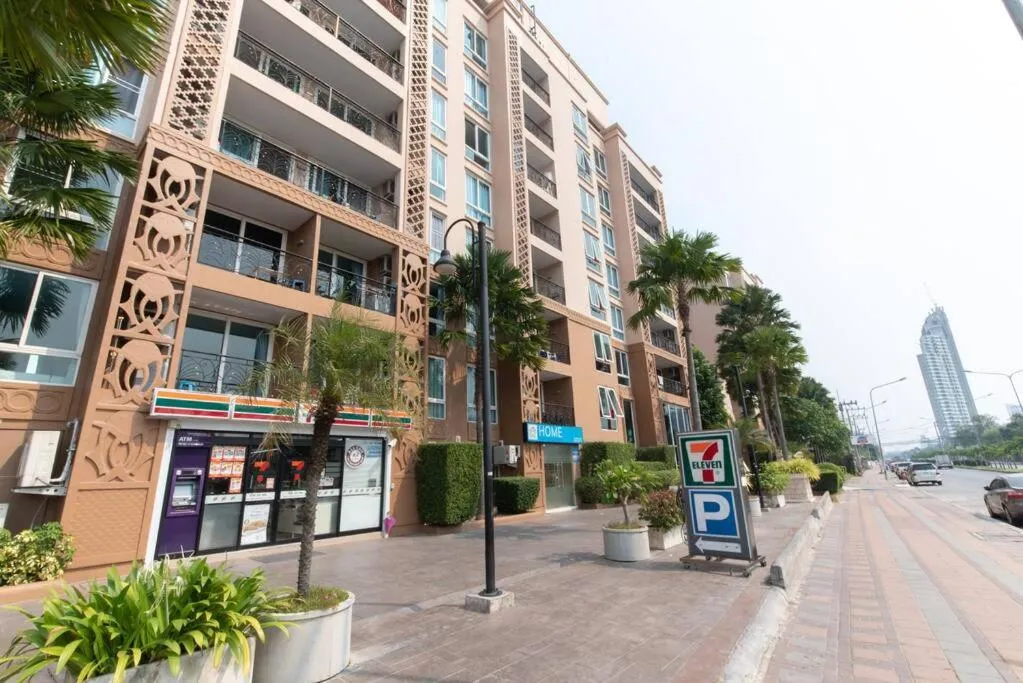 Atlantis condo: facade