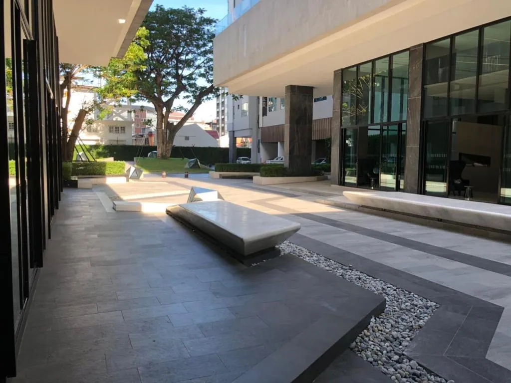 Base: facade