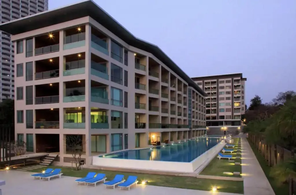 Ananya Wongamat: facade