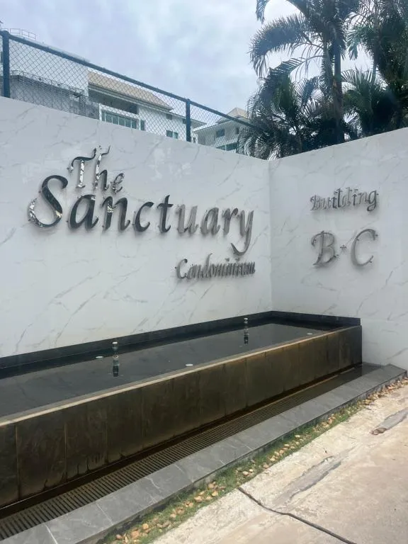 Sanctuary Wong Amat: facade