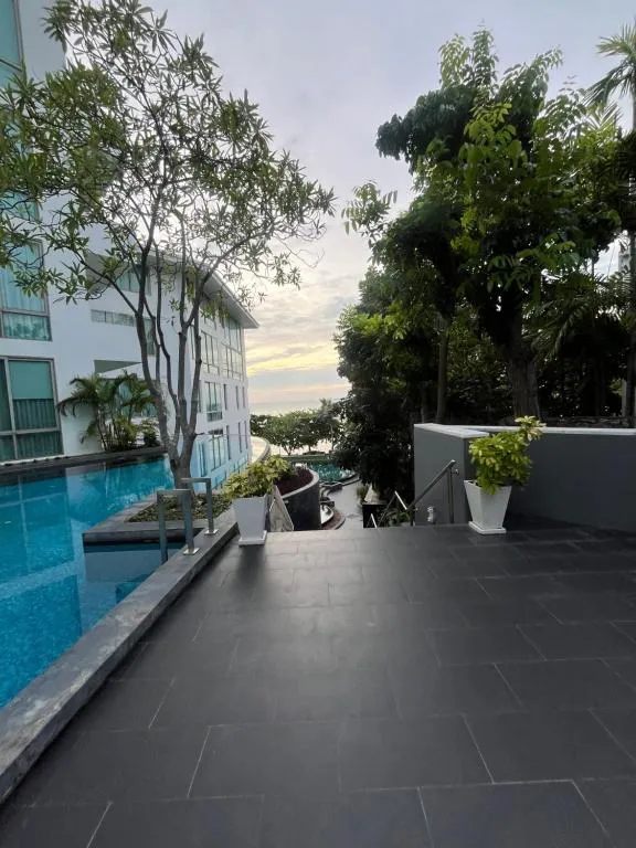 Sanctuary Wong Amat: swimming pool