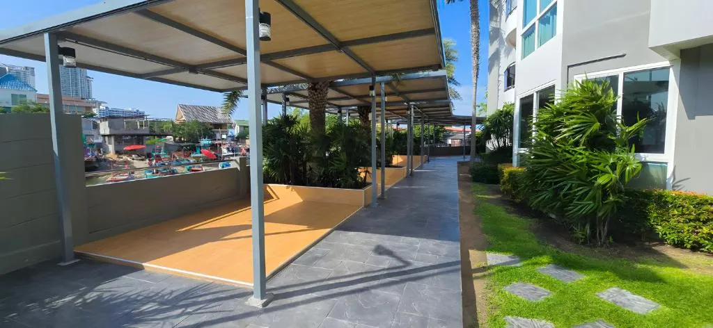 Whale Marina: lobby
