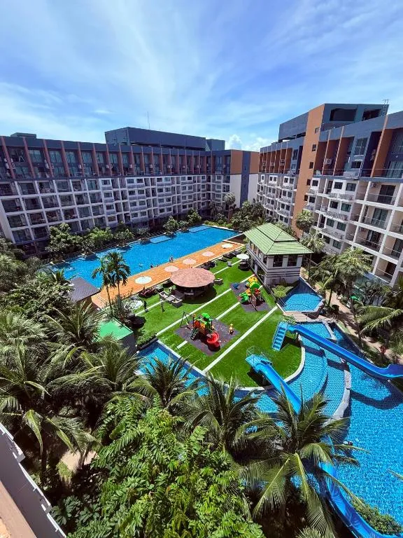 Laguna Beach resort 2: facade