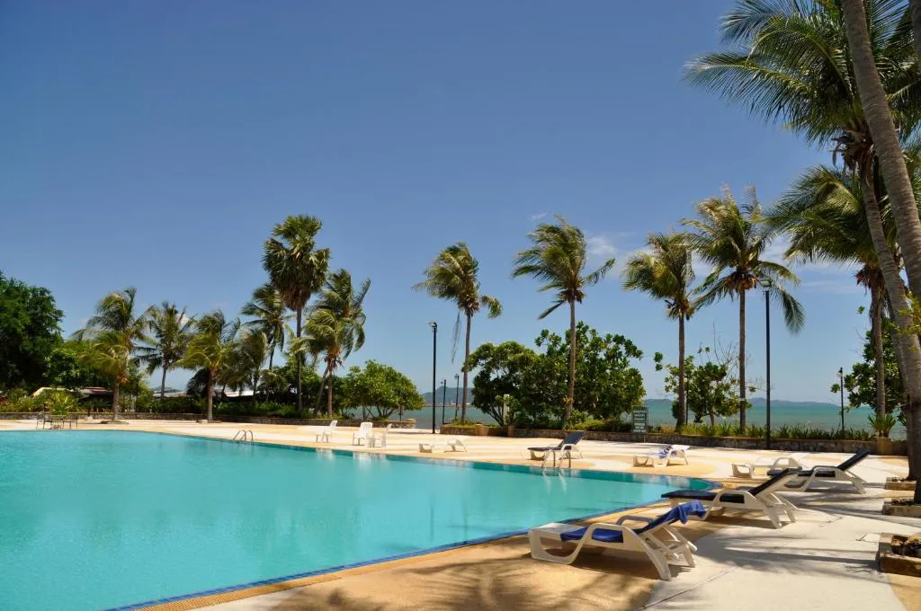 Sunshine Beach Condotel: grounds and amenities