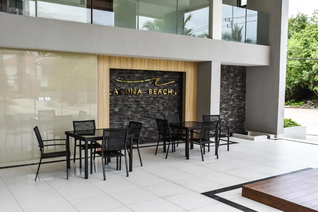 Laguna Beach resort 1: facade