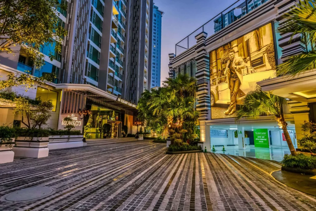 The Riviera Monaco: grounds and amenities