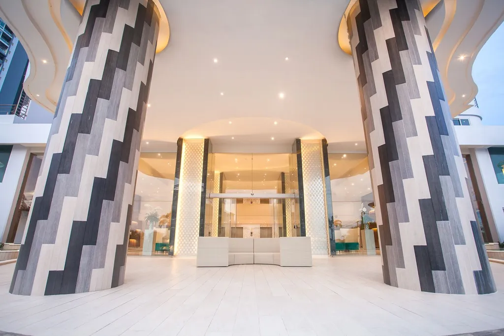 LA Royal Beach: views from residences
