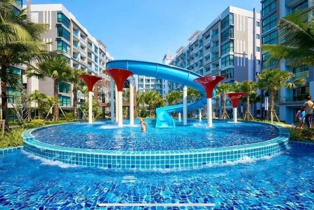 Dusit Grand Park 1 Pattaya — Condominium in Jomtien: swimming pool