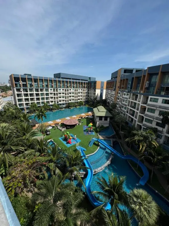 Laguna Beach resort 2: swimming pool