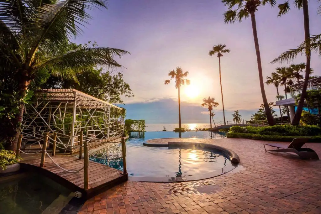The Palm Wongamat: swimming pool