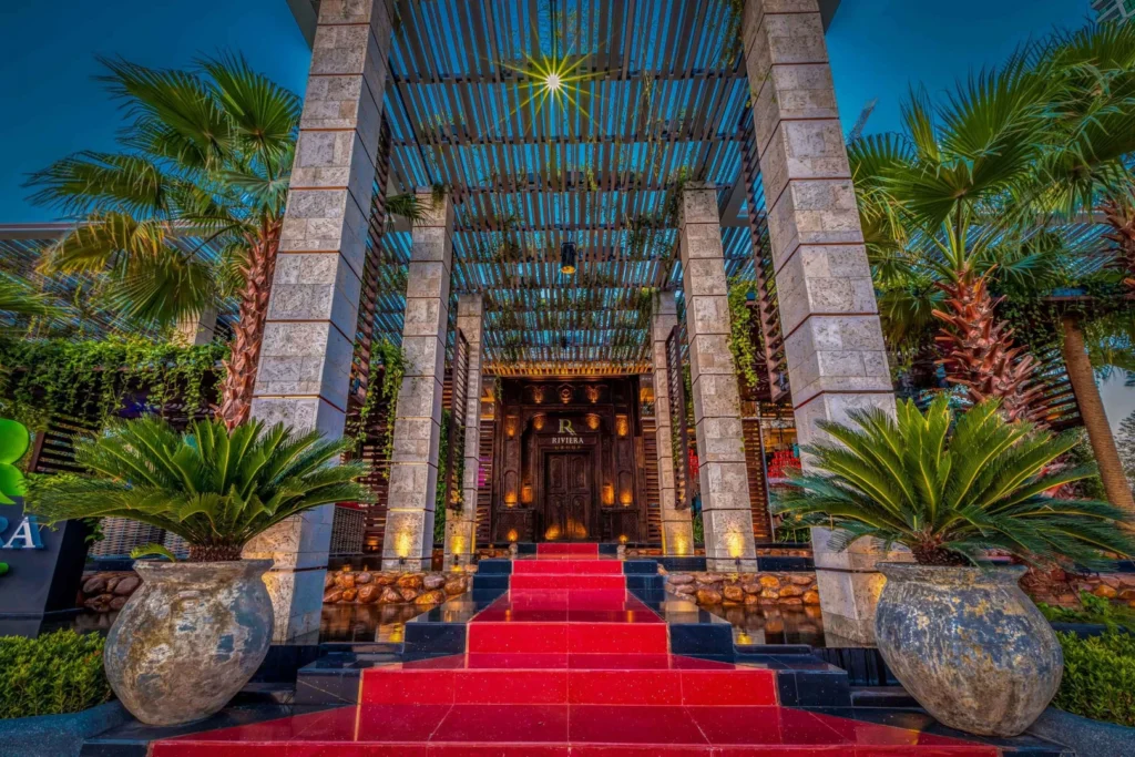 Riviera Ocean Drive: facade