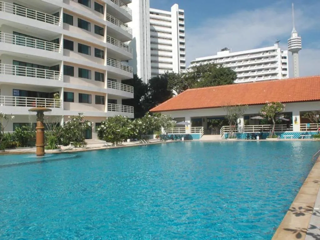 View Talay 5: swimming pool (2)