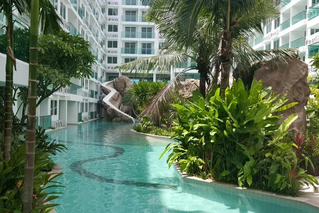 Amazon Condo: facade
