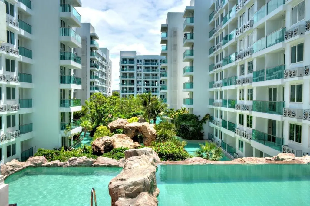 Amazon Condo: facade