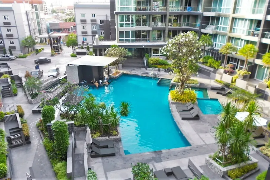 Apus Condo: lobby
