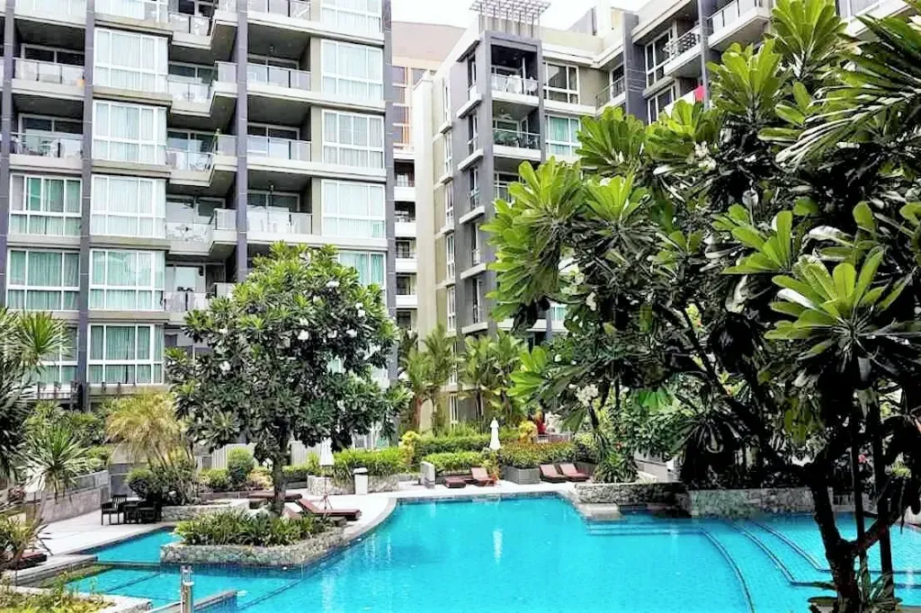 Apus Condo: facade
