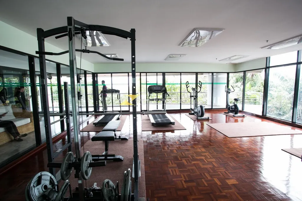 Baan Haad Uthong Condominium: gym