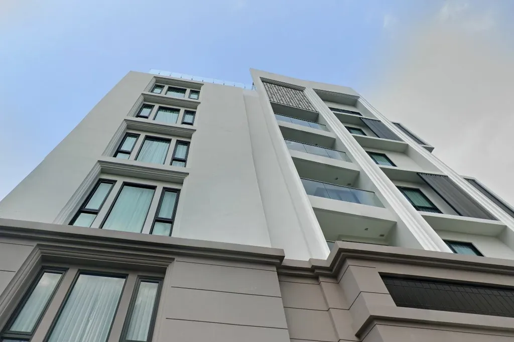 De Amber Condominium — Bang Sarey