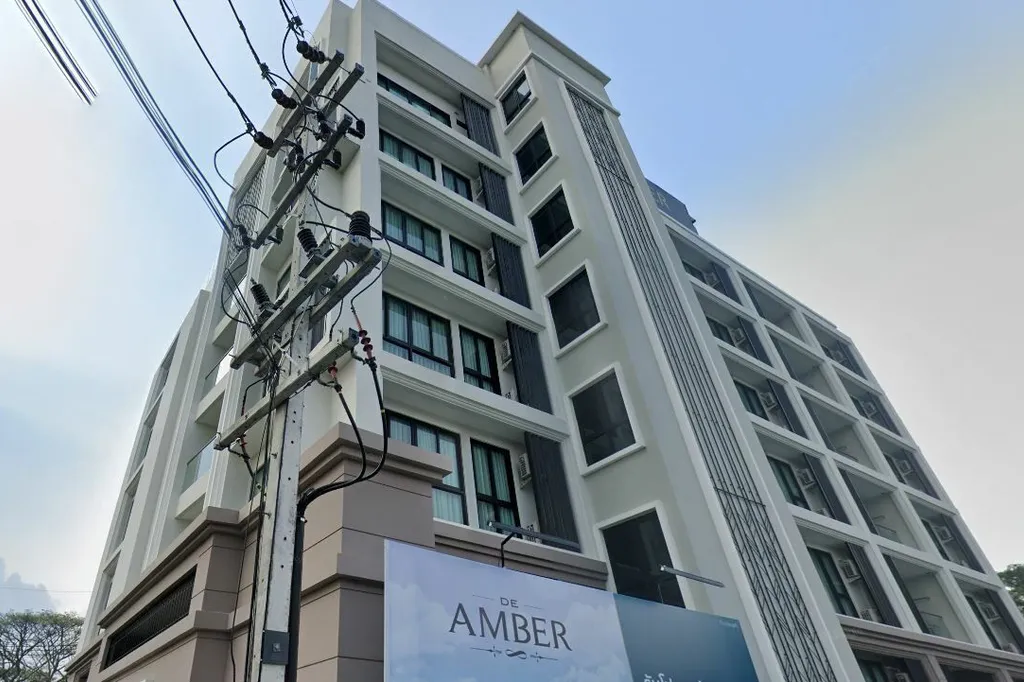 De Amber Condominium: facade
