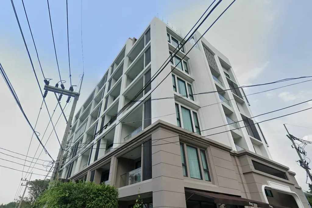 De Amber Condominium: swimming pool