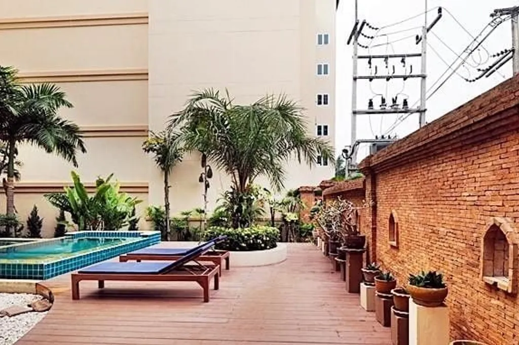 Executive residence-4: swimming pool