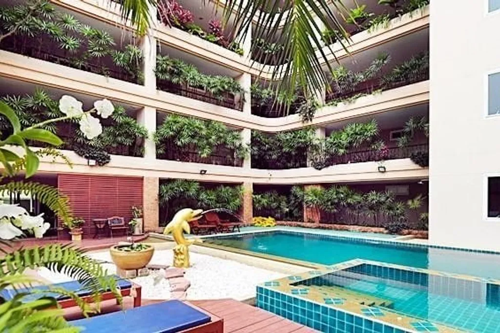 Executive residence-4: swimming pool