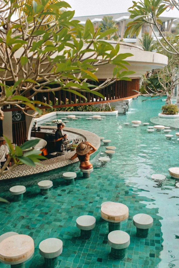 The Riviera Santa Monica: swimming pool