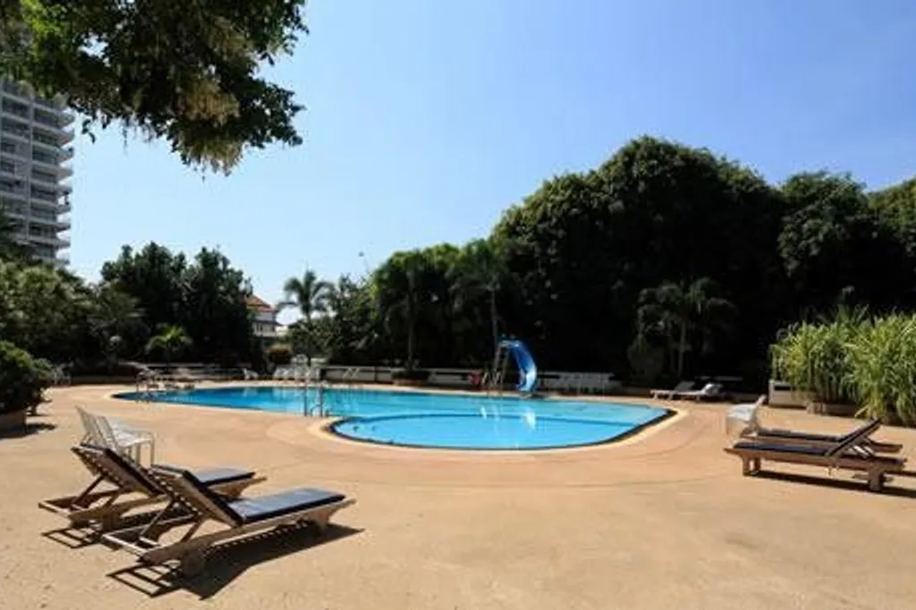 Grand condotel: swimming pool