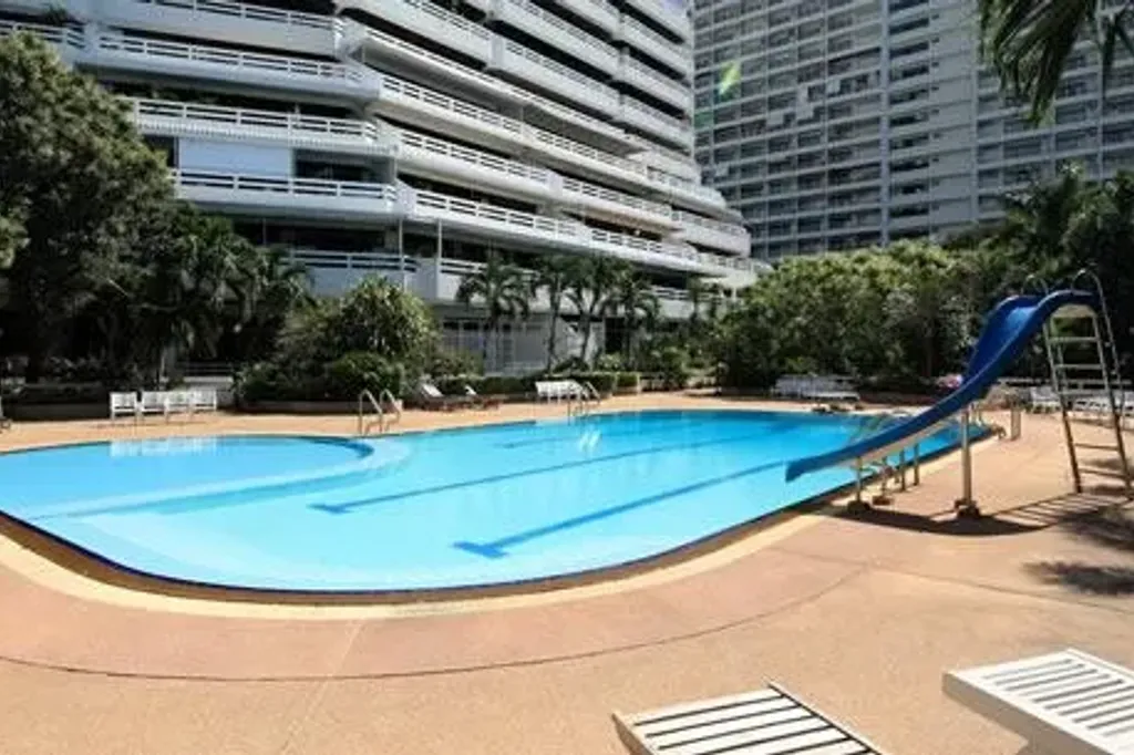 Grand condotel: swimming pool