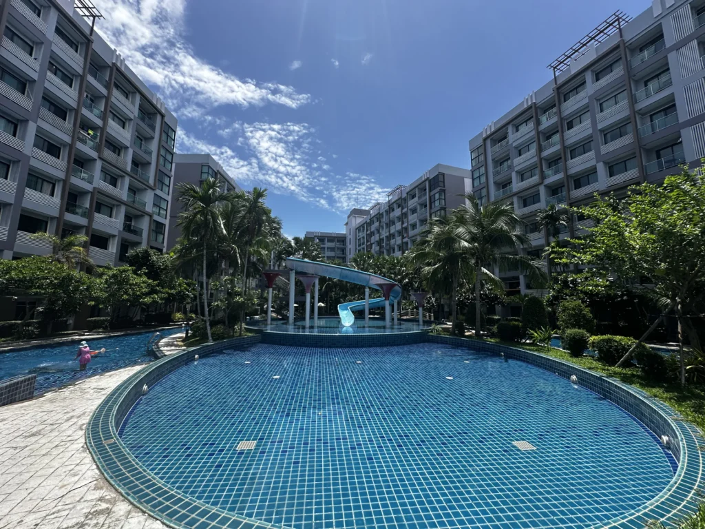 Dusit Grand Park 1 Pattaya — Condominium in Jomtien: views from residences