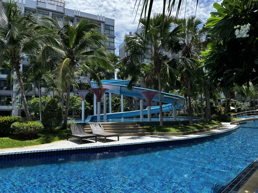 Dusit Grand Park 1 Pattaya — Condominium in Jomtien: grounds and amenities