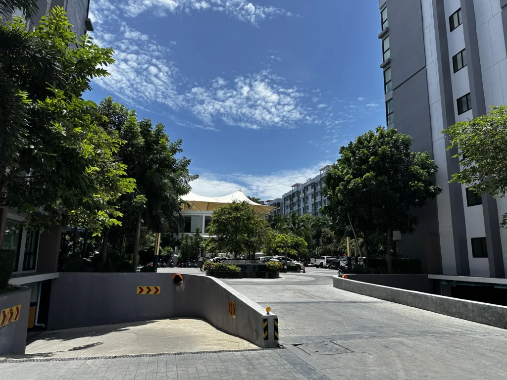 Dusit Grand Park 1 Pattaya — Condominium in Jomtien: swimming pool