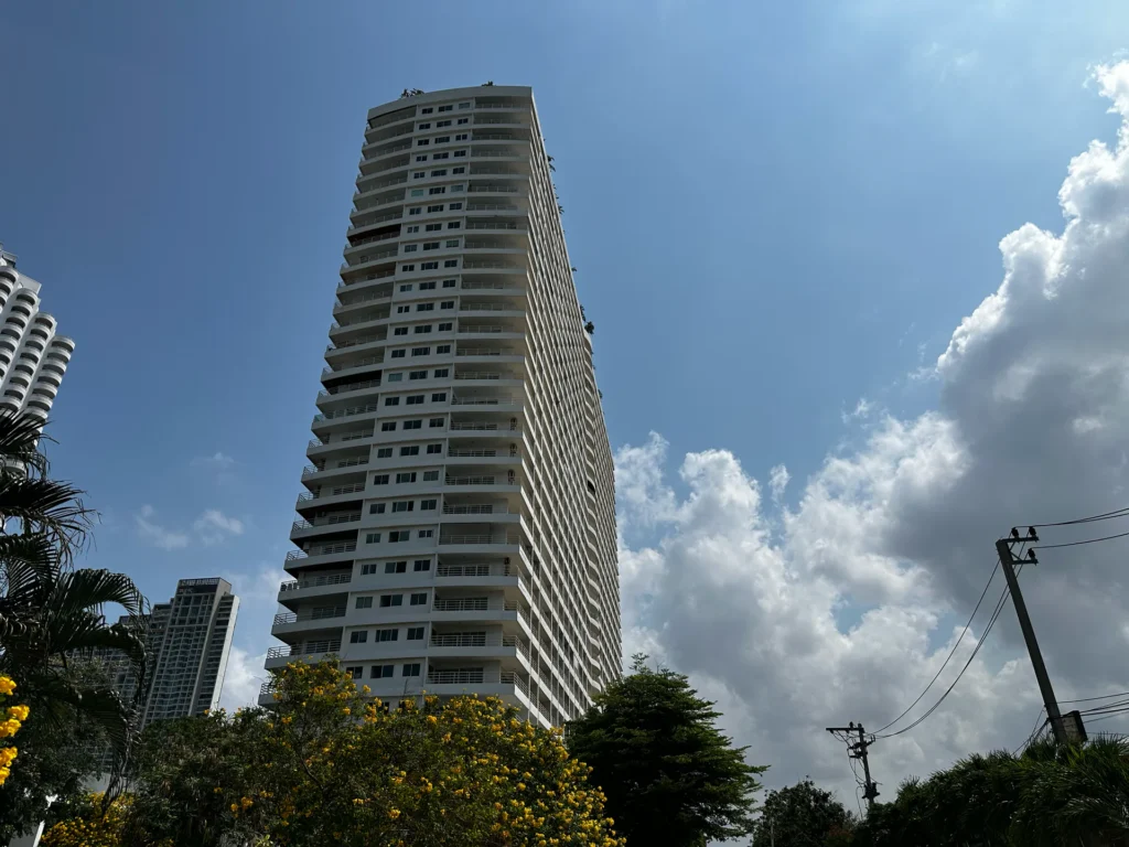 View Talay 8: facade