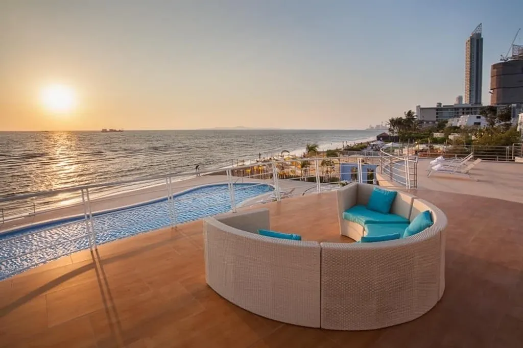 LA Royal Beach: beach