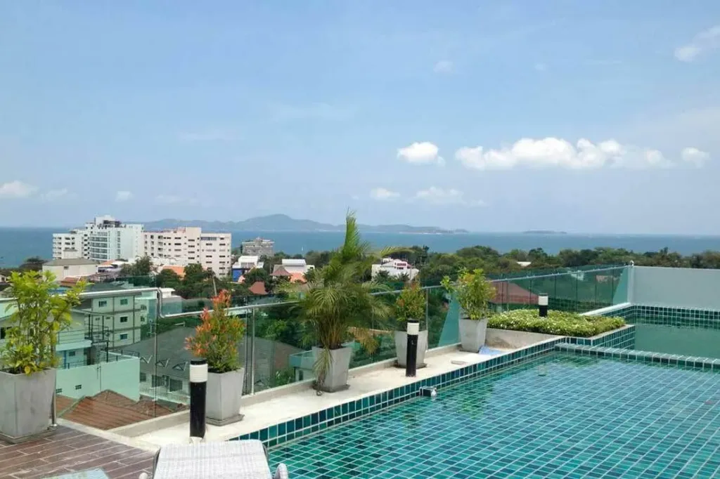 Laguna Bay: views from residences