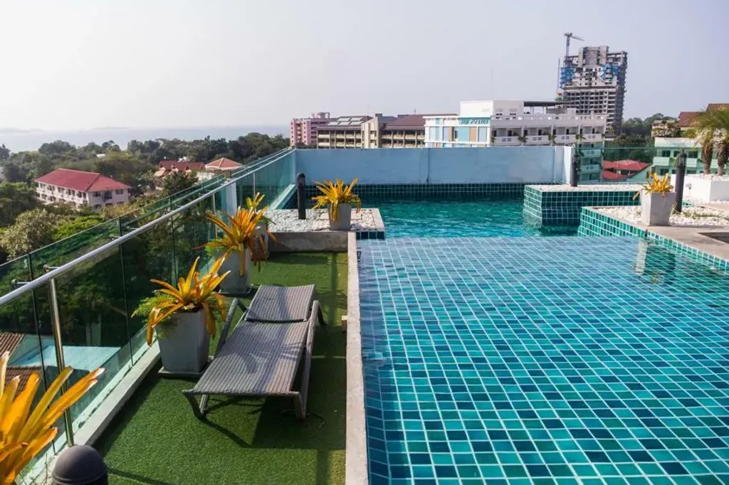 Laguna Bay: swimming pool