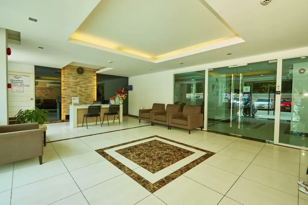 Paradise Park: lobby