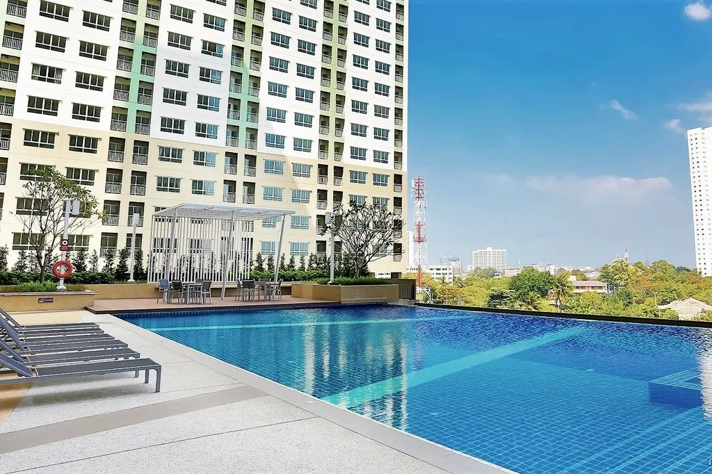 Lumpini ville wongamat: swimming pool