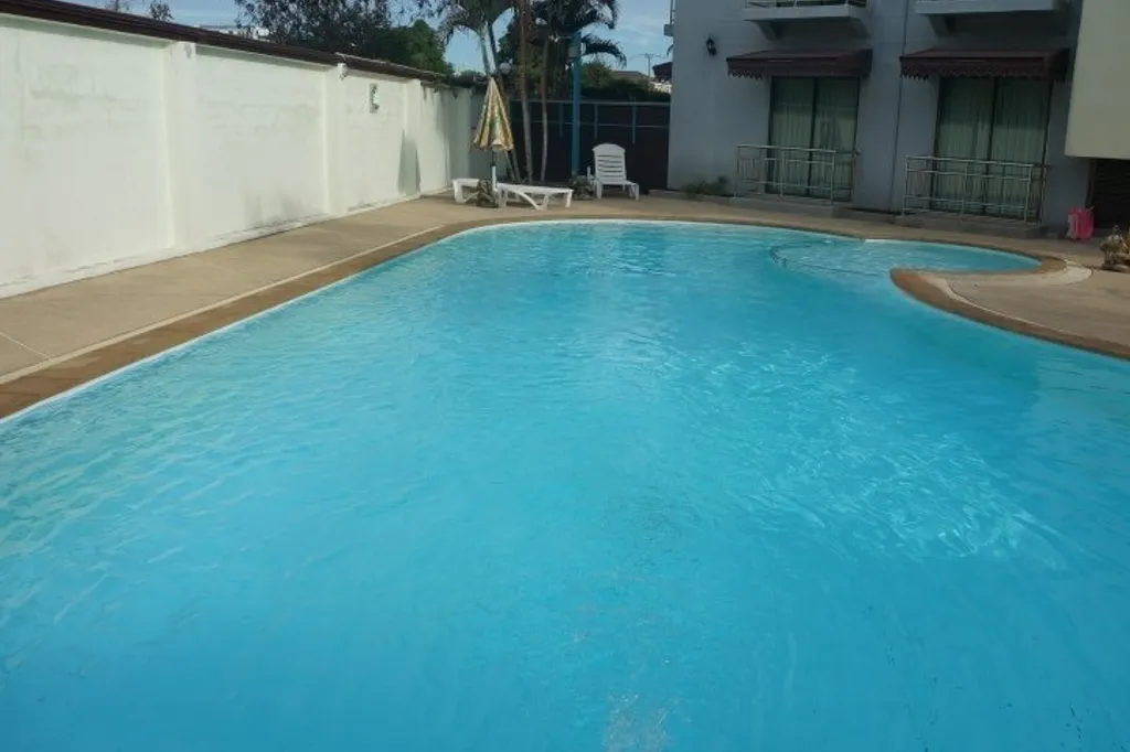 Near Beach Residence: swimming pool (1)