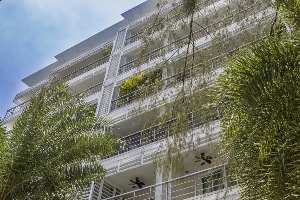 Pine Shores: facade