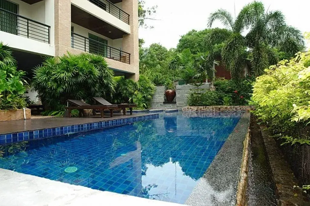 Regent Pratamnak: swimming pool (3)