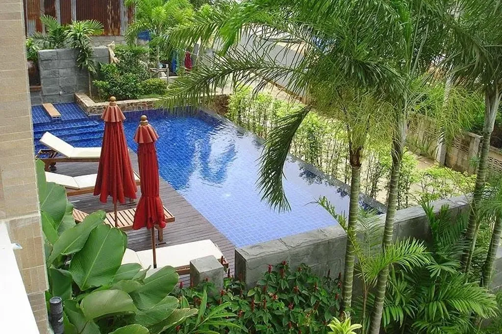 Regent Pratamnak: swimming pool (2)