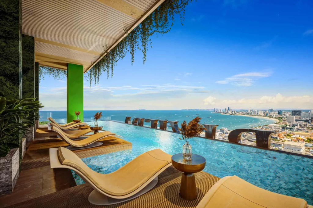 The Riviera California: facade (4)
