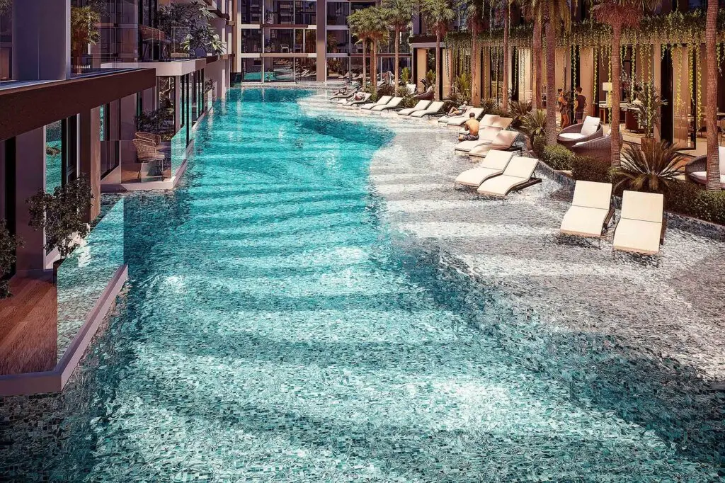 The Riviera Beverly Hills: swimming pool