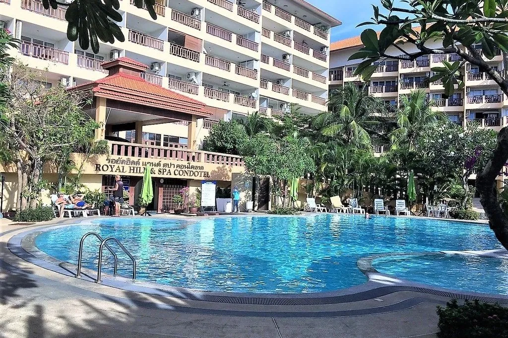 Royal Hill Resort: swimming pool