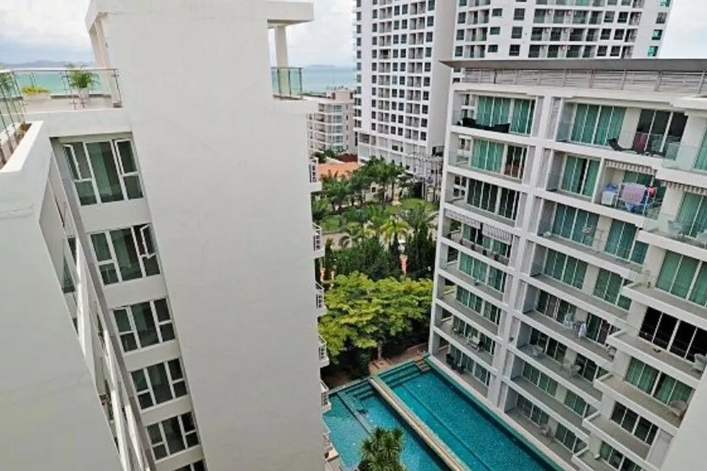 Sunset Boulevard Residence 2: swimming pool