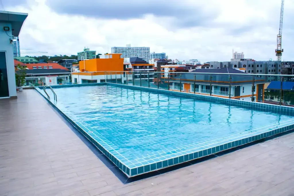 Sunset Boulevard Residence 2: swimming pool