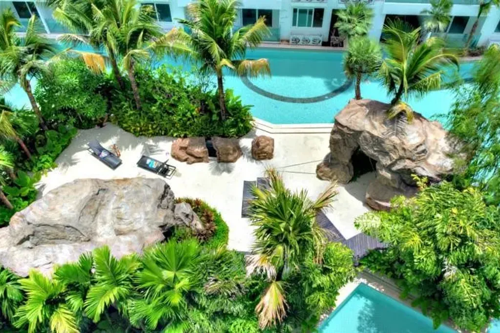 Amazon Condo: lobby