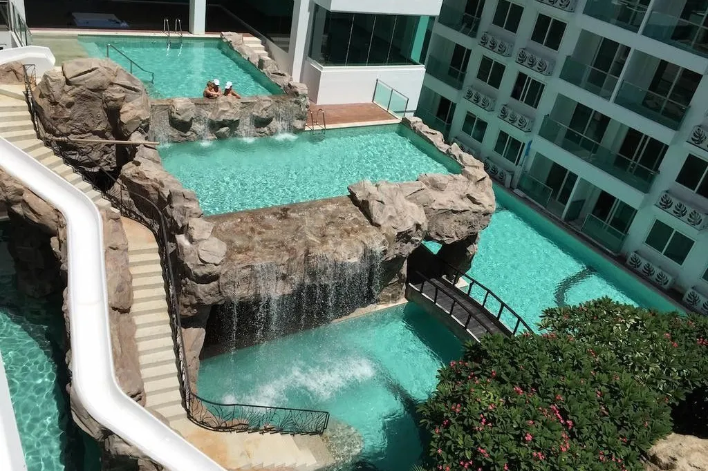 Amazon Condo: views from residences