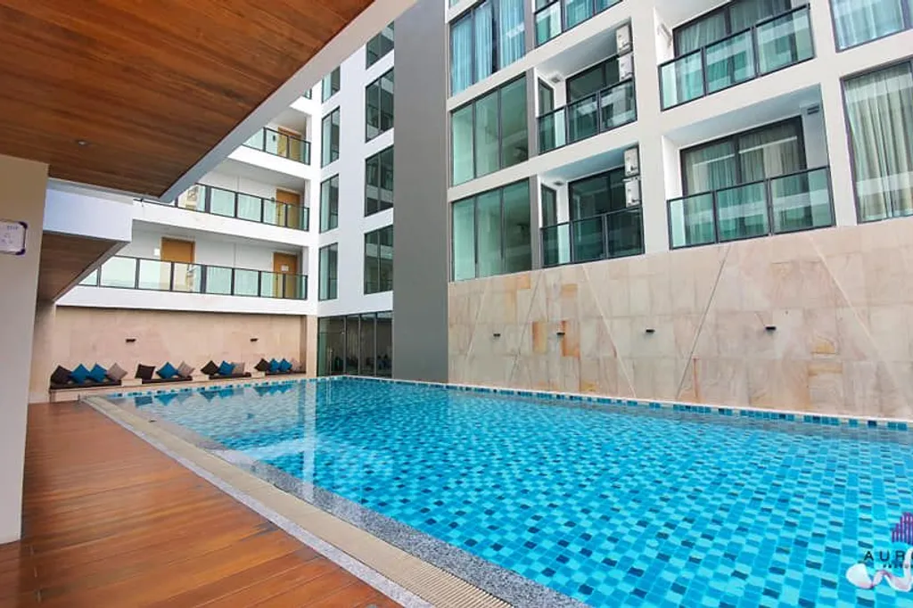 Aurora: swimming pool